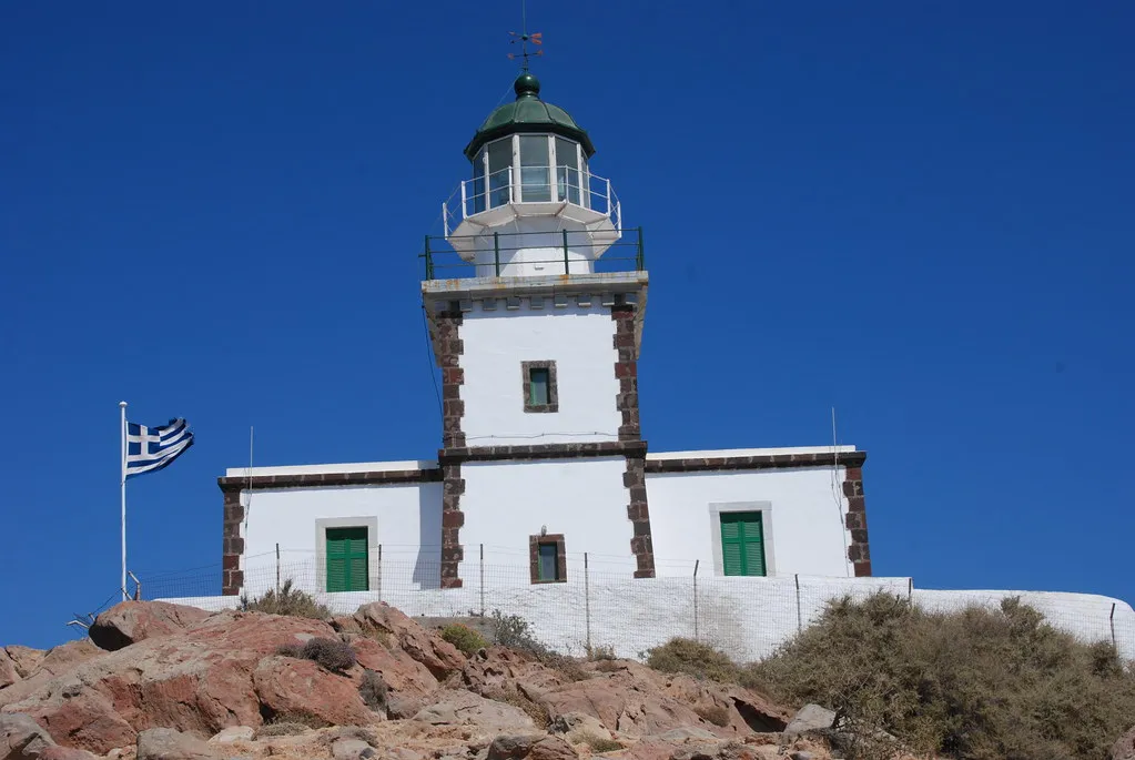 The Akrotiri Lighthouse: Santorini's Southern Anchor (George M. Groutas, Flickr, CC BY 2.0)