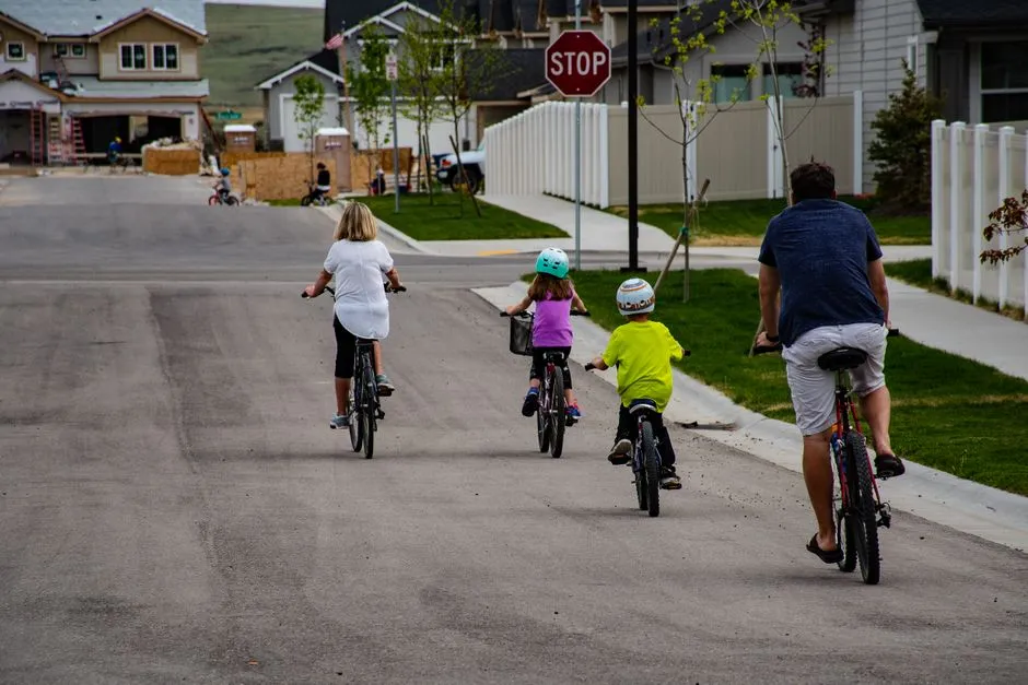 The Quiet Neighborhoods That Only the Flat Routes Reach (Image Credits: Pexels)