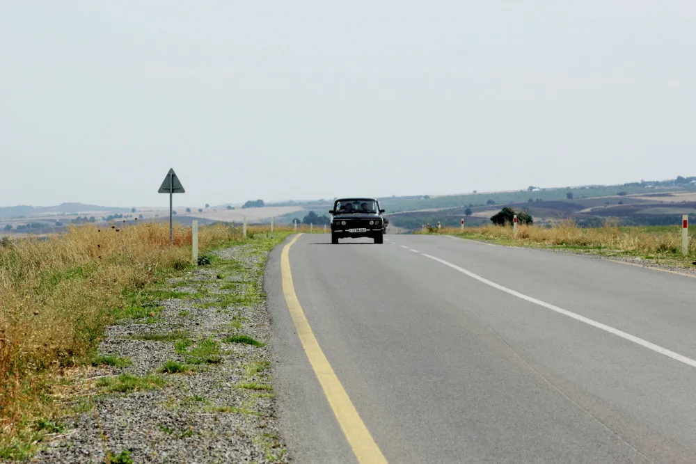 The Sign That Turns a Drive Into a Discovery (By Asif Masimov, CC BY-SA 4.0)