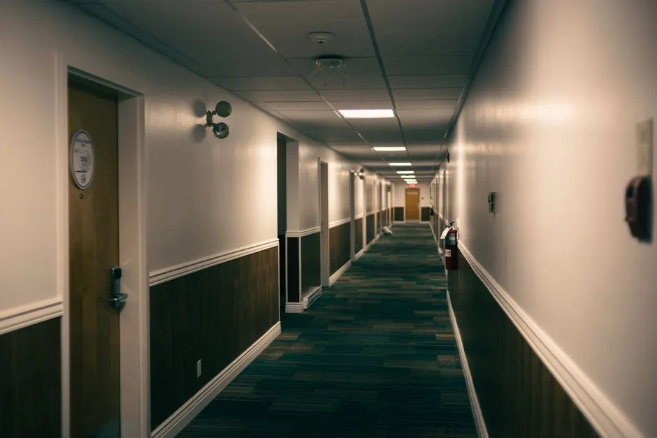 The Quiet Corridor: A Reasonable Expectation Worth Protecting (Image Credits: Pexels)