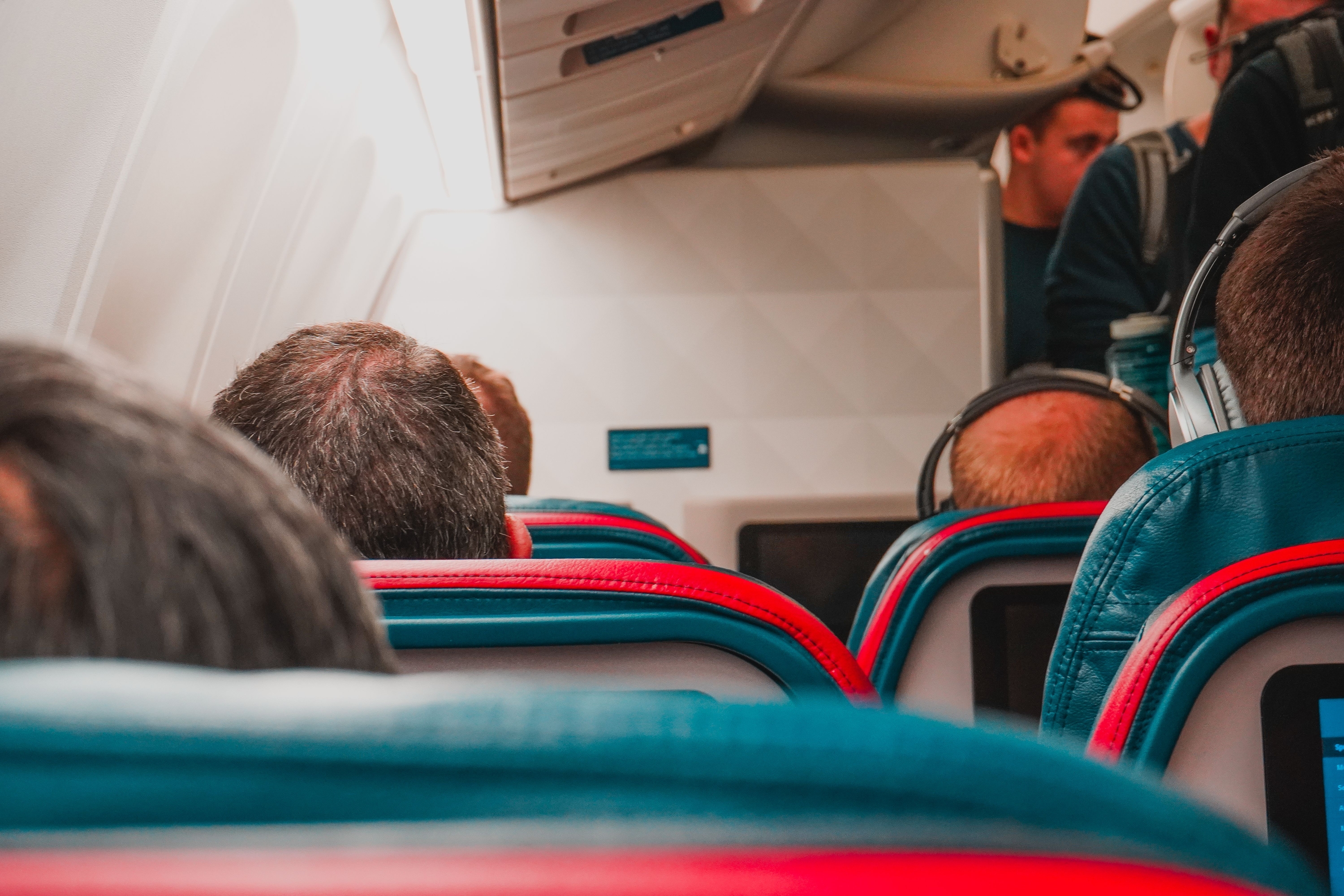 The Airplane Etiquette Rule 80% of Passengers Violate Before the Plane Even Takes Off