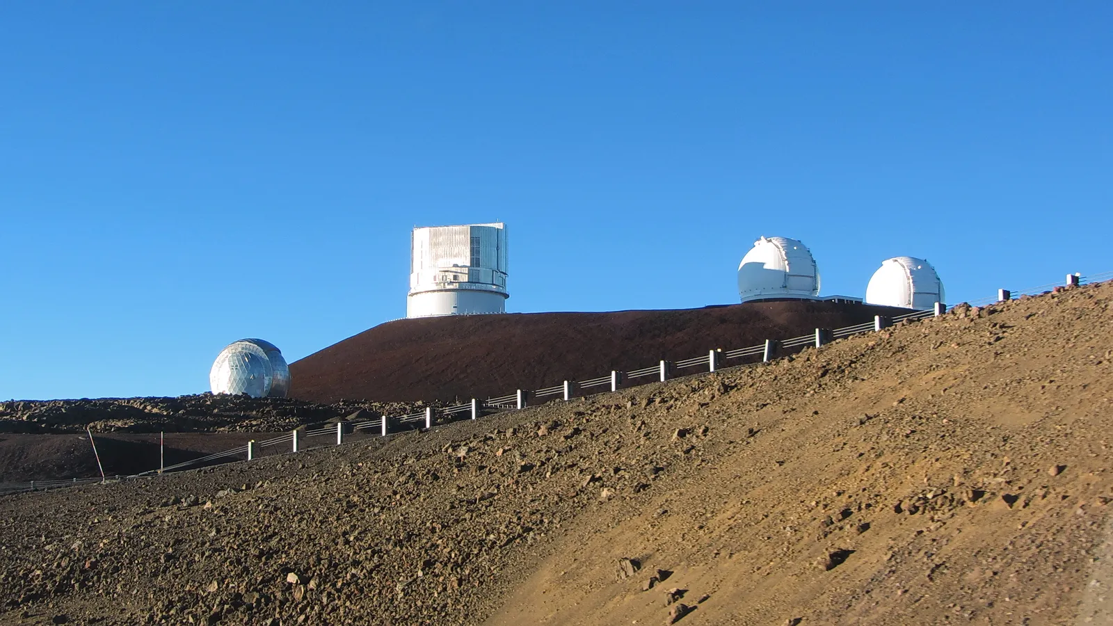 The Sacred Mountain of Native Hawaiians (Mauna Kea Summit (503893), CC BY 2.0)