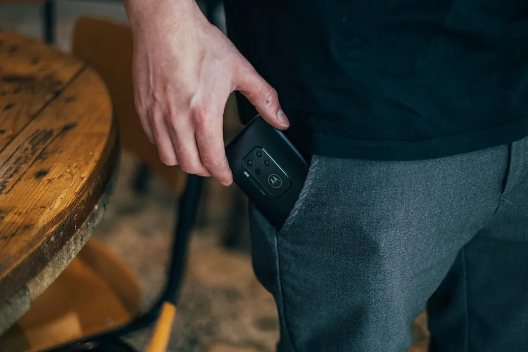 Distraction Is the Pickpocket's Best Friend (Image Credits: Unsplash)