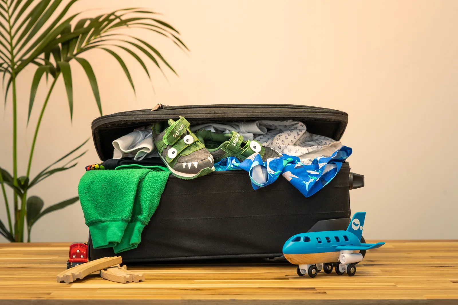 Fill Every Gap Around Your Shoes with Soft Items (By Familydestinationsguide.com Images, CC BY 2.0)