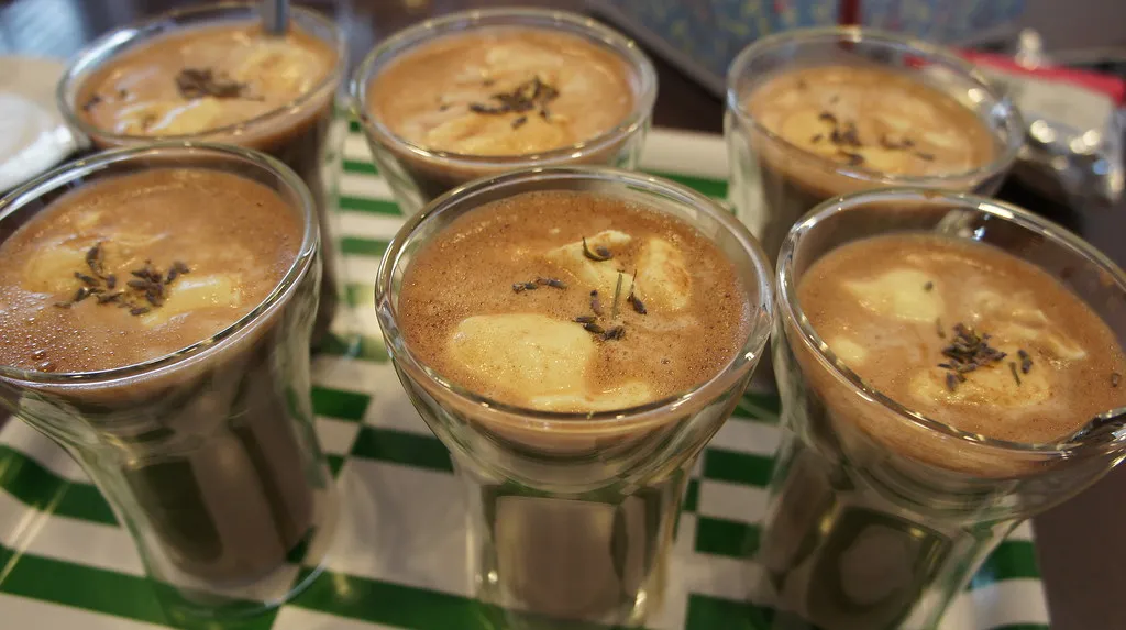 Hot Chocolate Made On-Site (Andrea Goh, Flickr, CC BY 2.0)