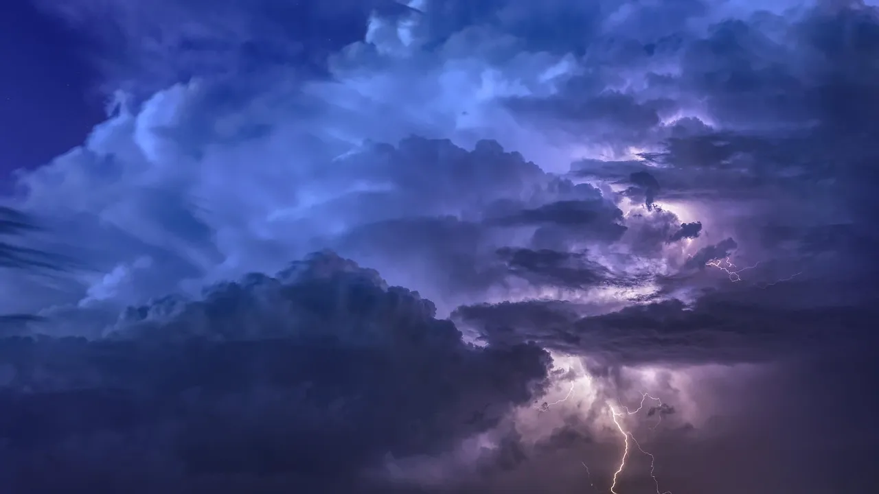 Mid-Latitude Storms and a Changing Climate Signal (Image Credits: Pixabay)
