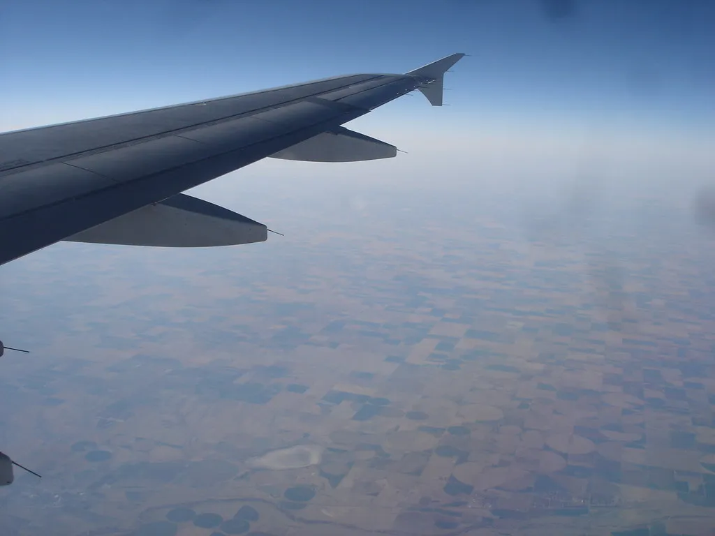 Why Over-Wing Rows Are the Smart Choice for Kids Prone to Motion Sickness (Zeusandhera, Flickr, CC BY-SA 2.0)