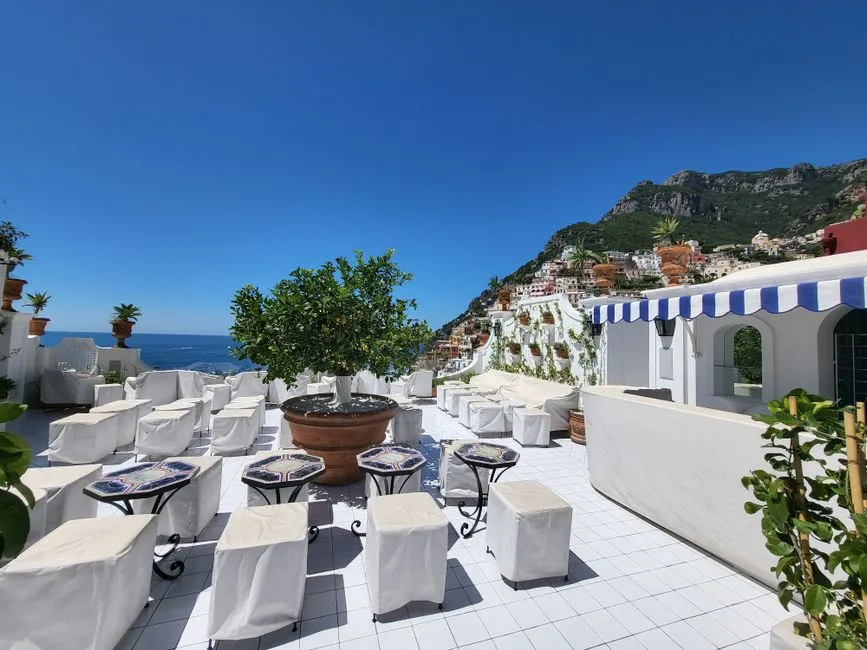 Café 3: La Serra at Hotel Le Agavi - A Michelin-Noted Table Above the Water (Image Credits: Pexels)