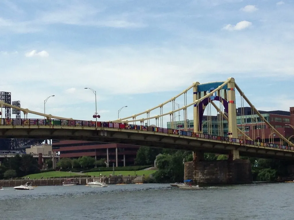 The Andy Warhol Bridge (steinbdj, Flickr, CC BY 2.0)