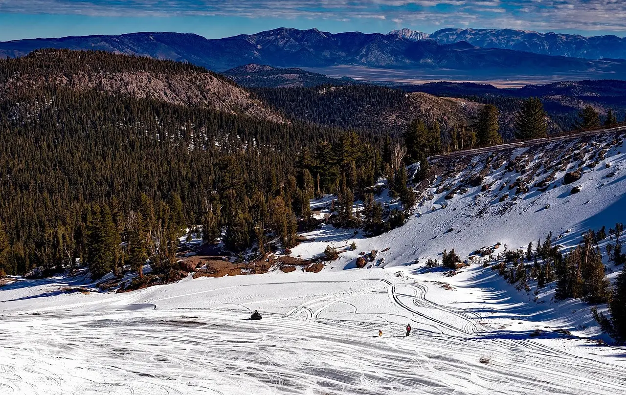 5. Mammoth Lakes, California (Image Credits: Pixabay)