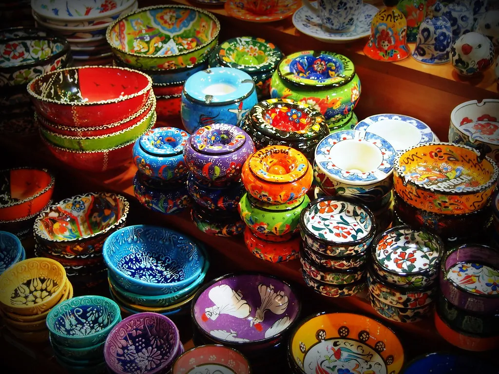 The Local Food and Drink Shopper: The Sensory Traveler (kudumomo, Flickr, CC BY 2.0)