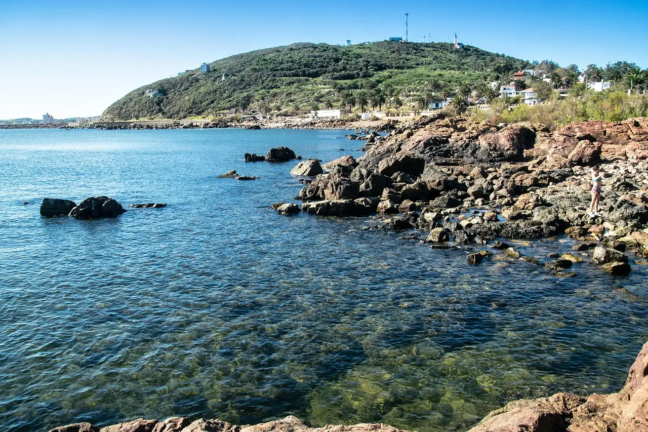 A Coastline with Surprising Range (Image Credits: Pixabay)