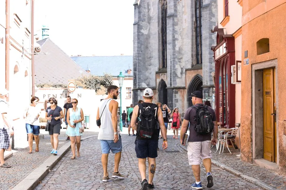 The Guide's Craft: What Makes a Good Free Tour (Image Credits: Pexels)