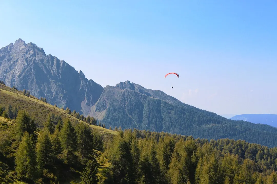 Ridge Lift - The Backbone of Sustained Smooth Flight (Image Credits: Unsplash)