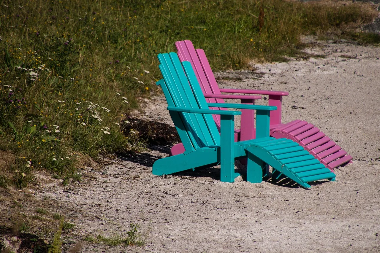 Sitting Too Deep into the Chair Compresses Everything (Image Credits: Pixabay)