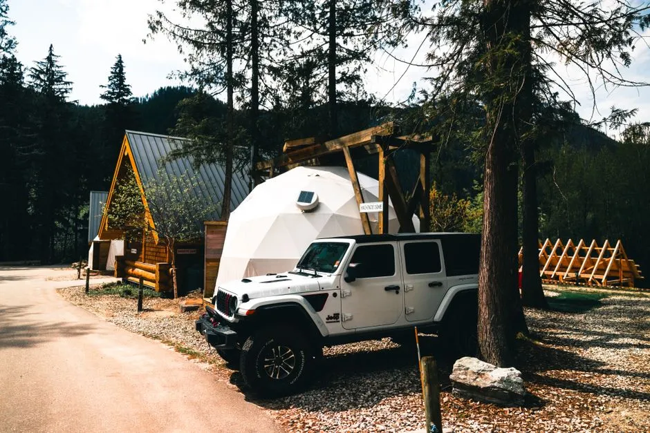 The Site Near the Trailhead: For the Hikers Who Plan Ahead (Image Credits: Pexels)