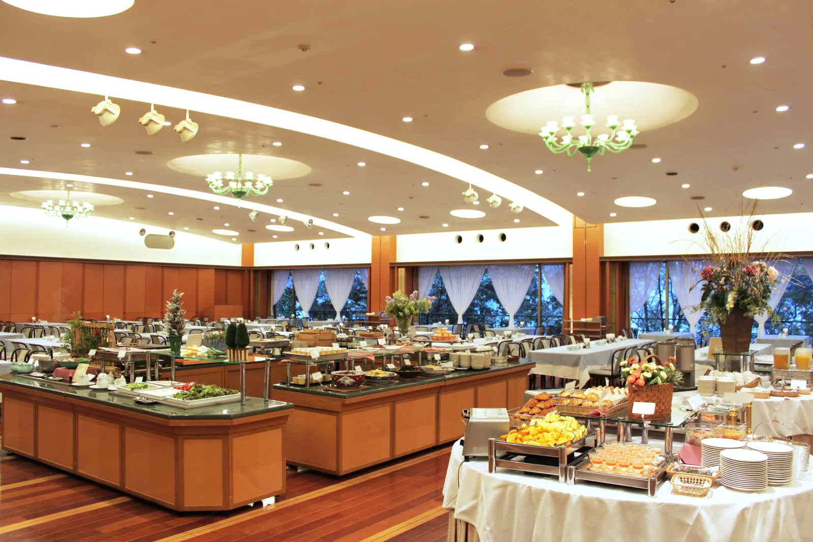 The Made-to-Order Station Hidden at the Back (Breakfast Buffet, CC BY 2.0)