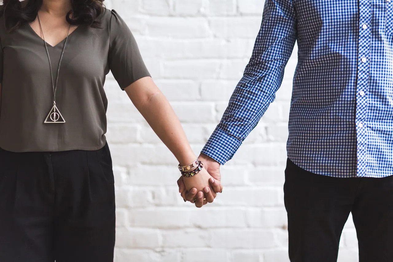 Saudi Arabia: Where Holding Hands Is Warmth, Not Romance (Image Credits: Pixabay)