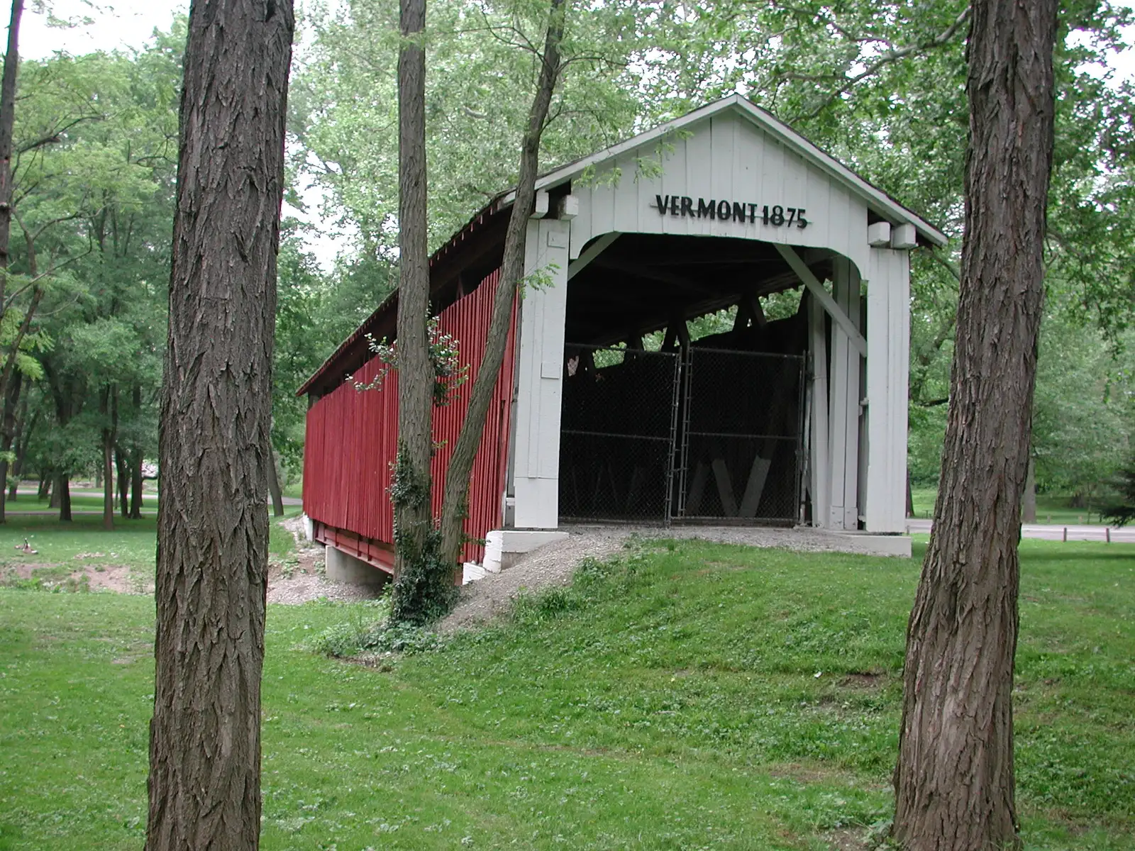 Northfield: Vermont's Quietly Exceptional Covered Bridge Town (Own work by AndrewH, uploaded here from en.wikipedia, Public domain)