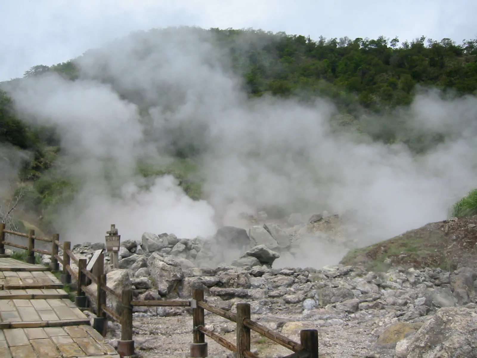 Nyuto Onsen Village, Akita: Seven Springs in a Snowy Forest (Unzen Hot Springs, CC BY 2.0)
