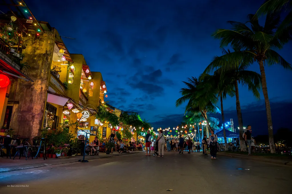 Planning Your Evening: Practical Notes (An Bui Photo Tour, Flickr, CC BY 2.0)