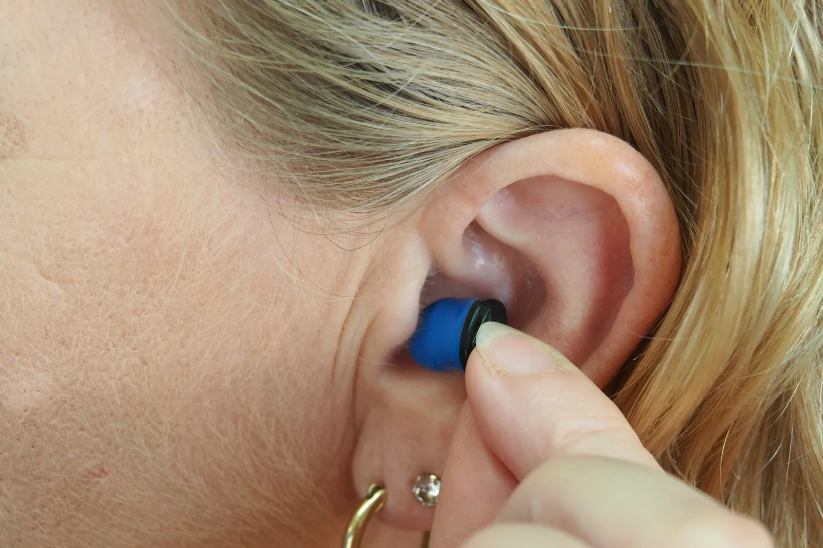 The Science Behind How Earplugs Actually Work (Image Credits: Unsplash)
