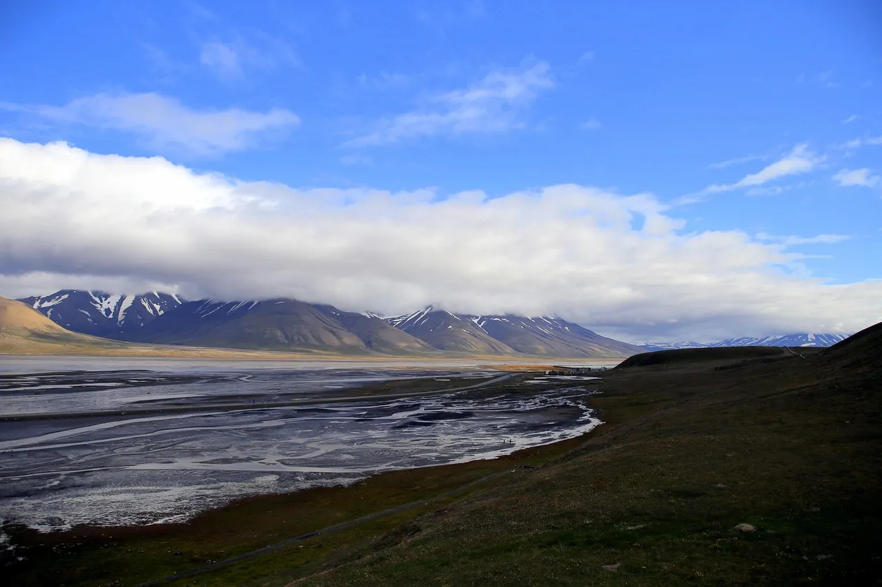 Climate Pressures on a Fragile Arctic Edge (Image Credits: Pixabay)