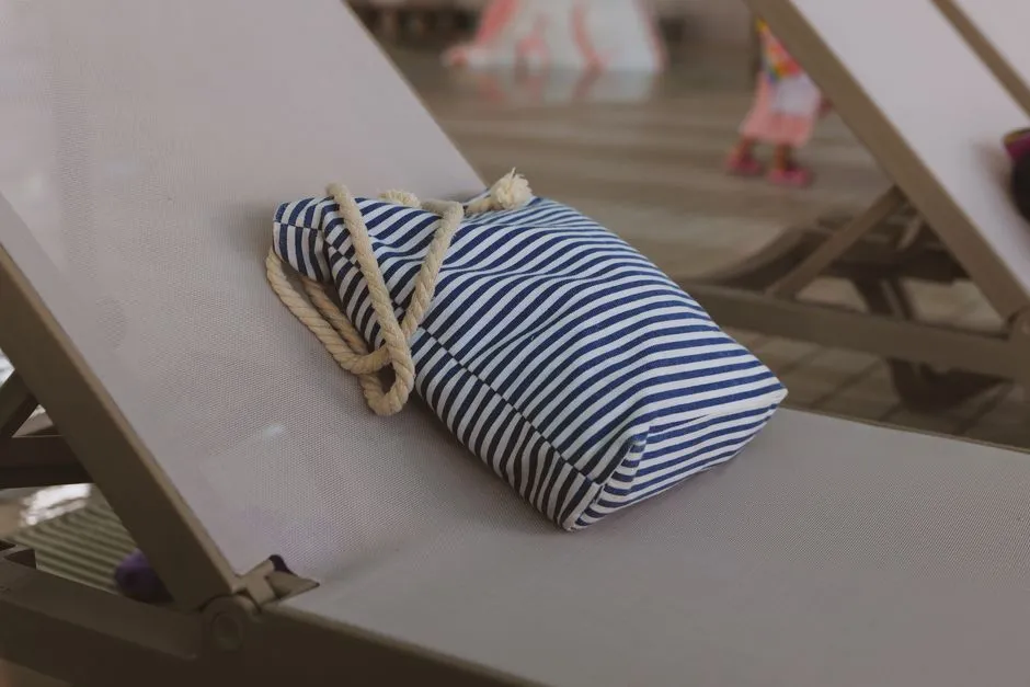 Leaving Your Bag Unattended While You Swim (Image Credits: Pexels)