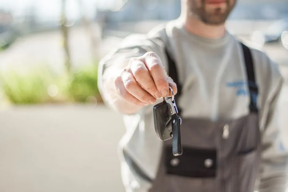 Know Your Rights When a Charge Appears After the Fact (Image Credits: Pexels)