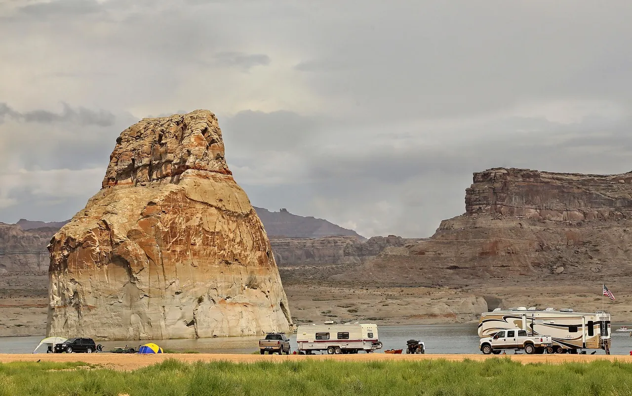 Packing for an RV Is Not Like Packing for a Hotel (Image Credits: Pixabay)