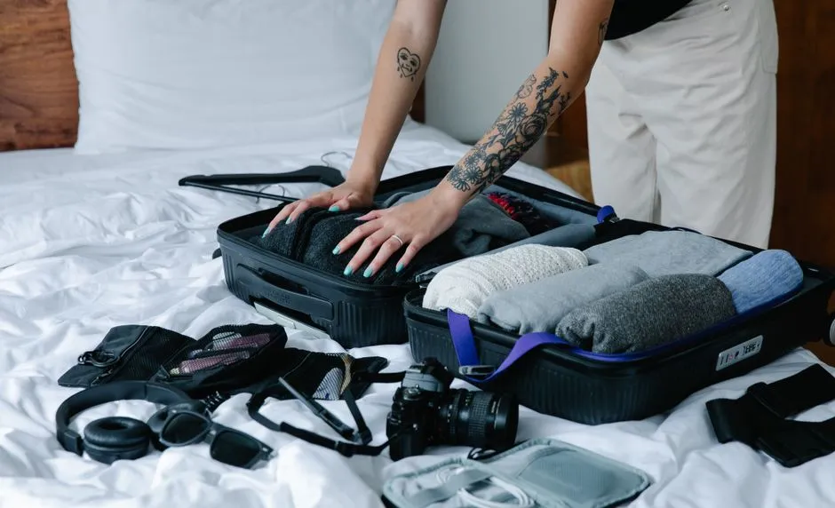 How Many Travelers Actually Leave Things Behind? (Image Credits: Pexels)