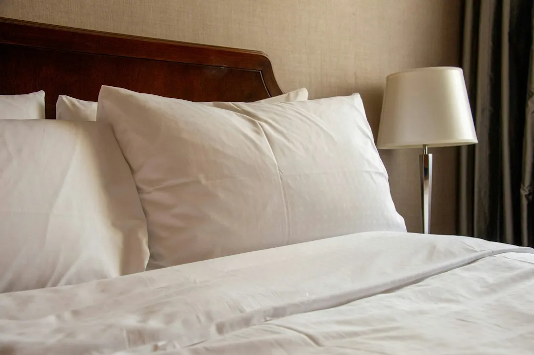 Pillowcases vs. Pillow Protectors vs. the Pillow Itself (Image Credits: Unsplash)