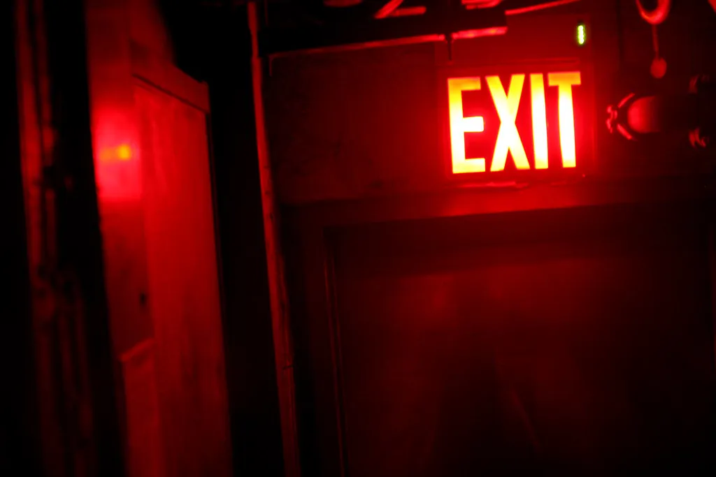 Let People Exit Before You Step In (stu00c, Flickr, CC BY 2.0)