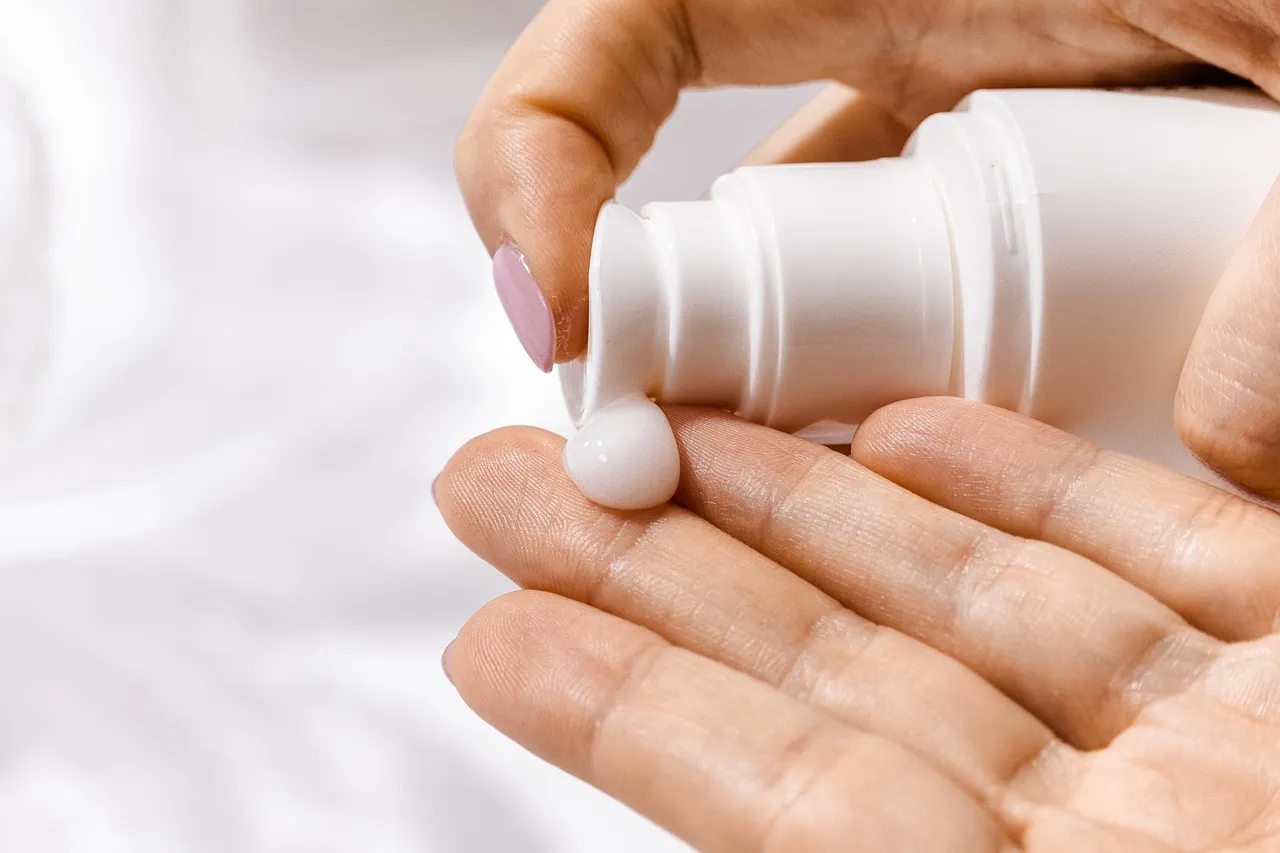 Applying More SPF Instead of Reapplying on Time (Image Credits: Pixabay)