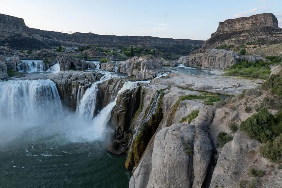 The Shoshone River Valley Sets the Stage (Image Credits: Pexels)