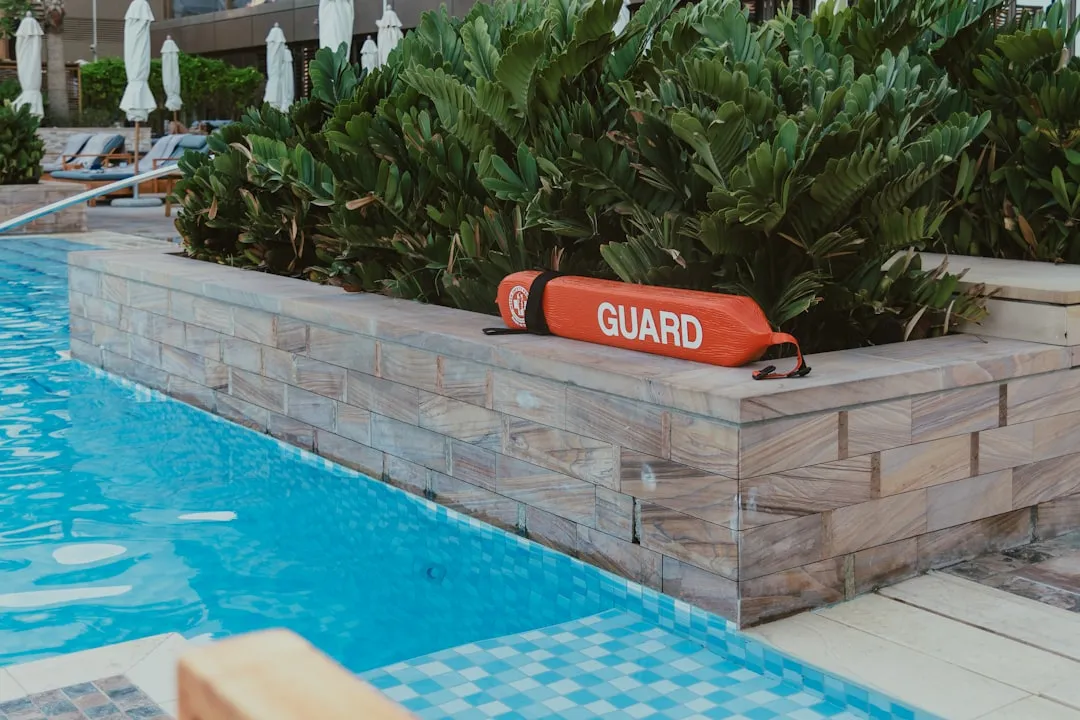 Bringing Glassware Onto the Pool Deck (Image Credits: Unsplash)