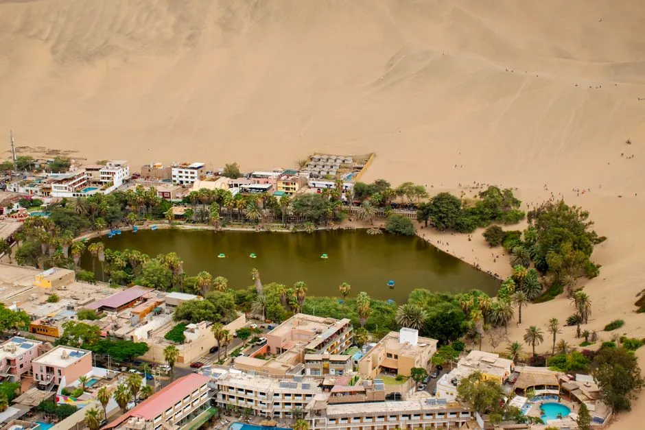 The Water Crisis Behind the Postcard Image (Image Credits: Pexels)