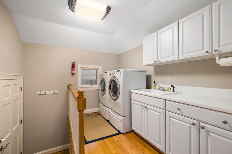Plan to Wash Mid-Trip, Not Mid-Pack (Image Credits: Pexels)