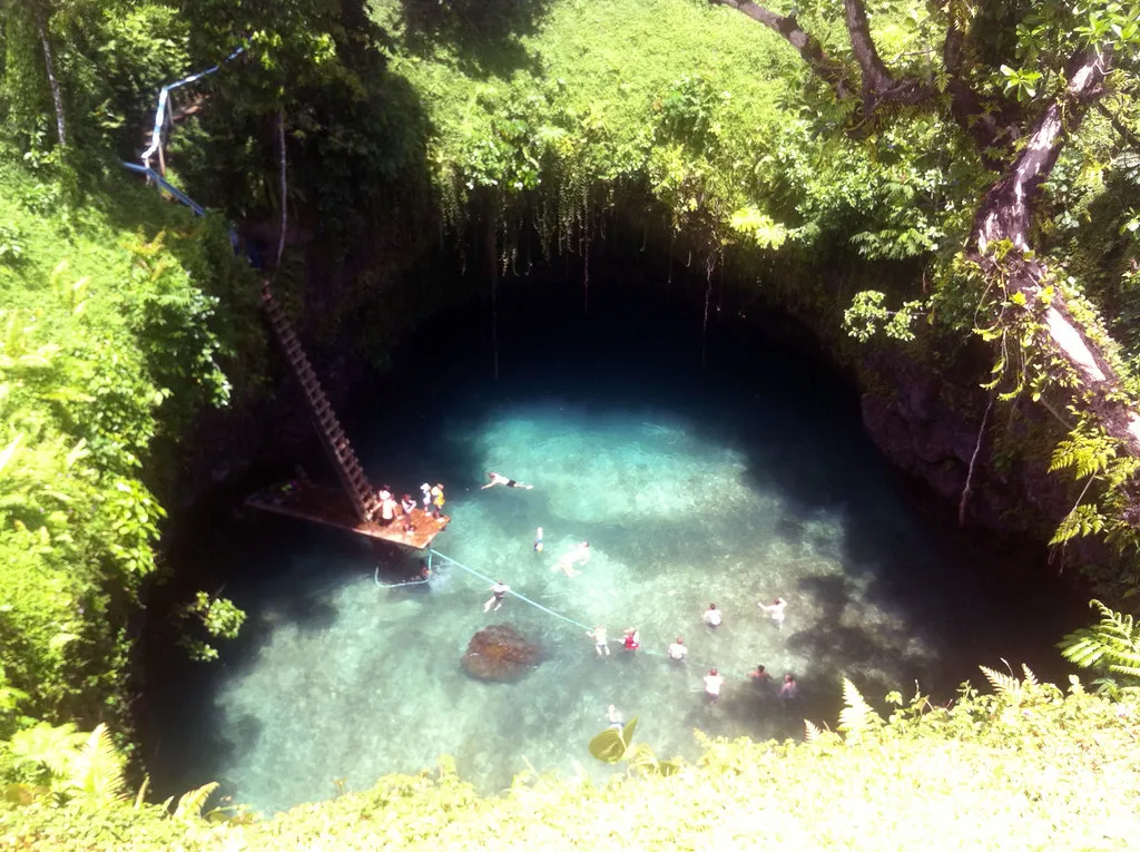 2. To Sua Ocean Trench, Upolu, Samoa - The Giant Hole (Francesco Supertramp, Flickr, CC BY 2.0)