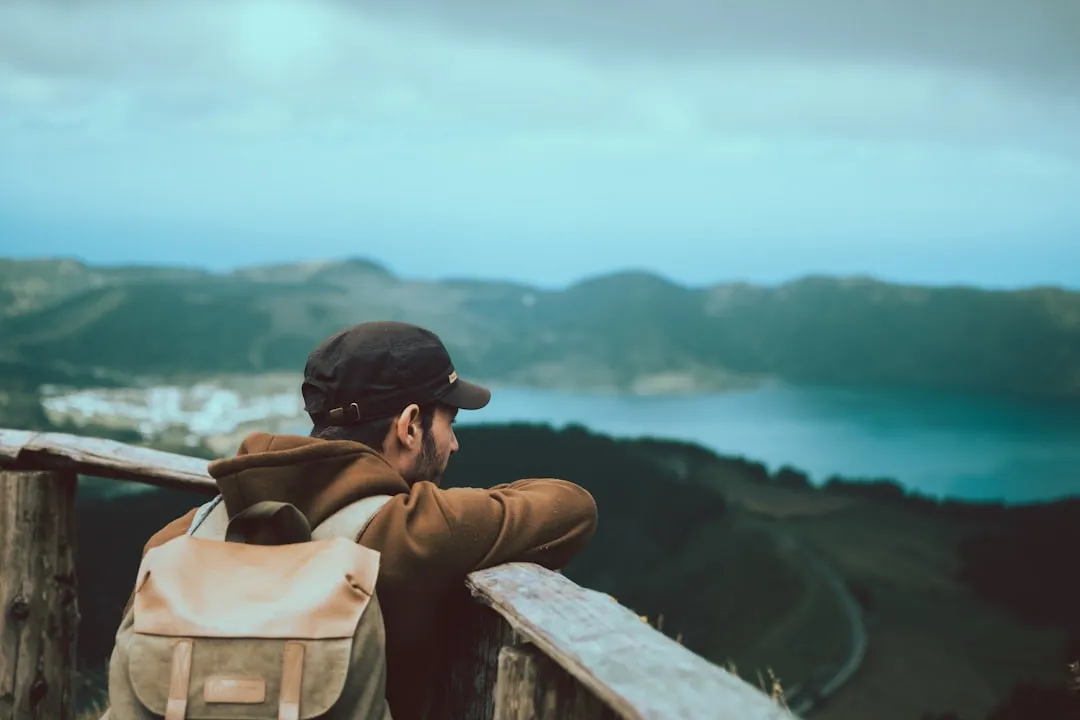 The Minimalist Packer: Confidence or Detachment? (Image Credits: Unsplash)
