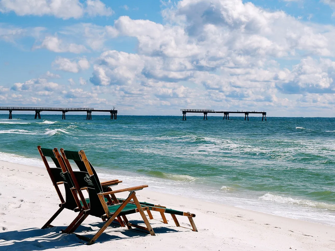Coastal Weather Is Often More Pleasant Than Peak Summer (Image Credits: Pixabay)
