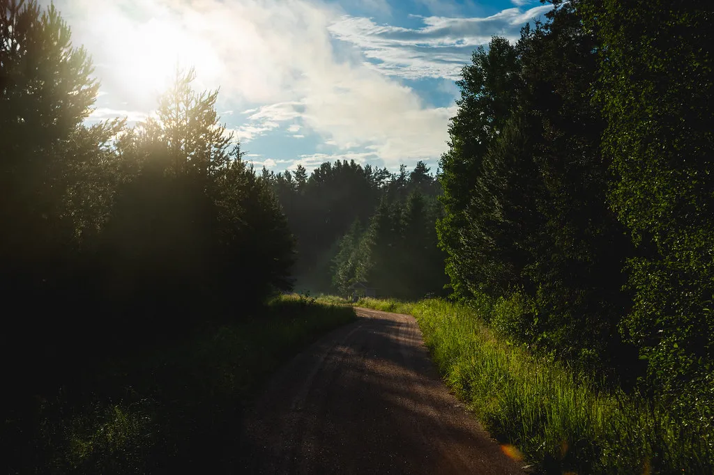 Country: The Honest, Hardworking Traveler (Tero Karppinen, Flickr, CC BY 2.0)