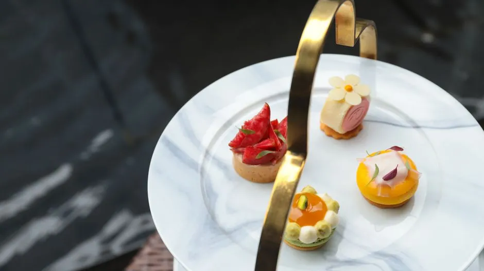 Four Seasons and Luxury Properties: An Age-Based Free Dining Tier (Image Credits: Pexels)