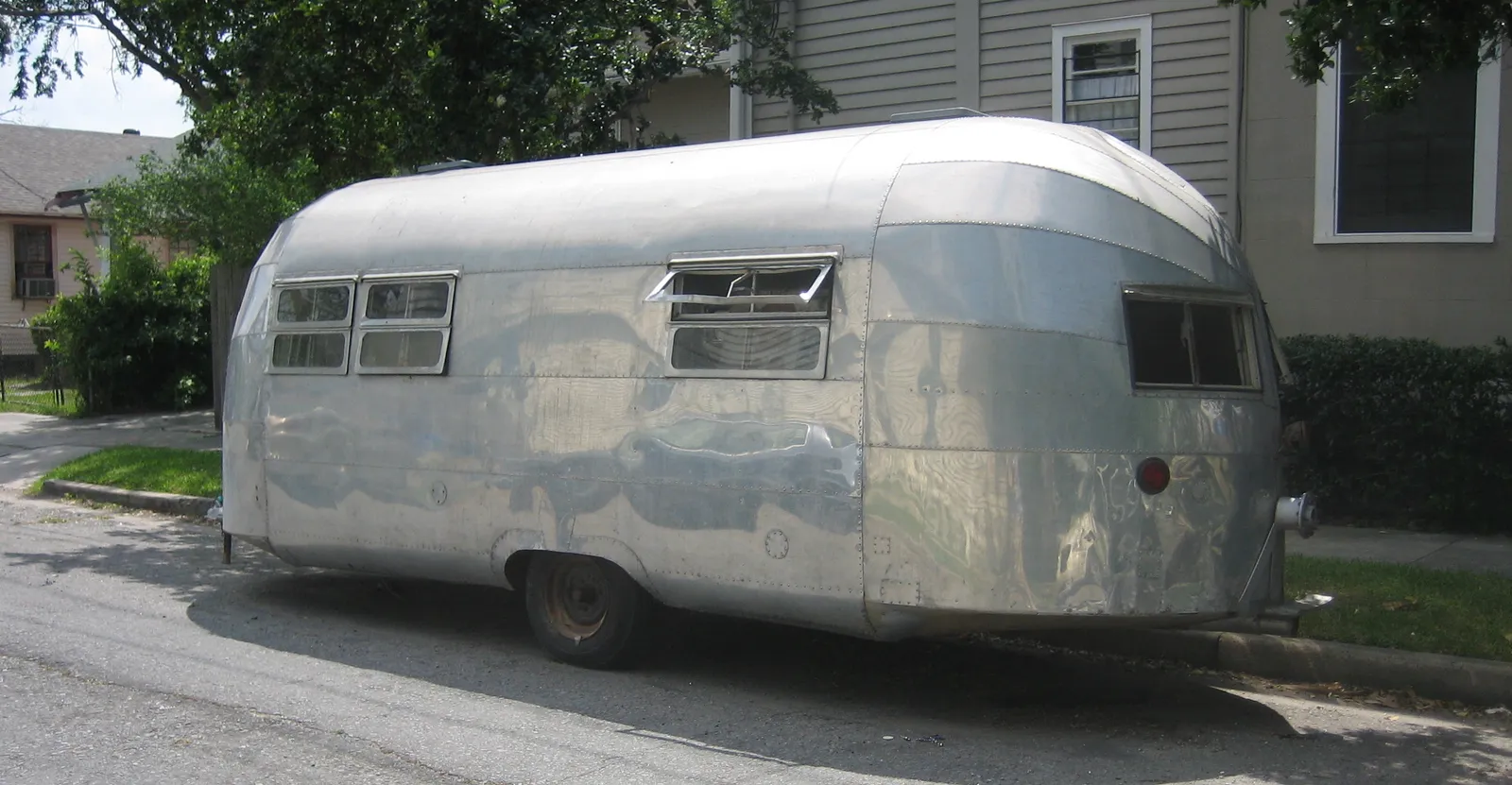 Airstream: The Silver Bullet That Never Really Left (Photo by Infrogmation, CC BY 2.5)