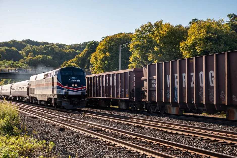 The Hudson River and the Lake Shore Limited: Sit on the Left Heading Out of New York (Image Credits: Pexels)