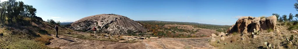 Climbing Enchanted Rock (David Leo Veksler, Flickr, CC BY 2.0)