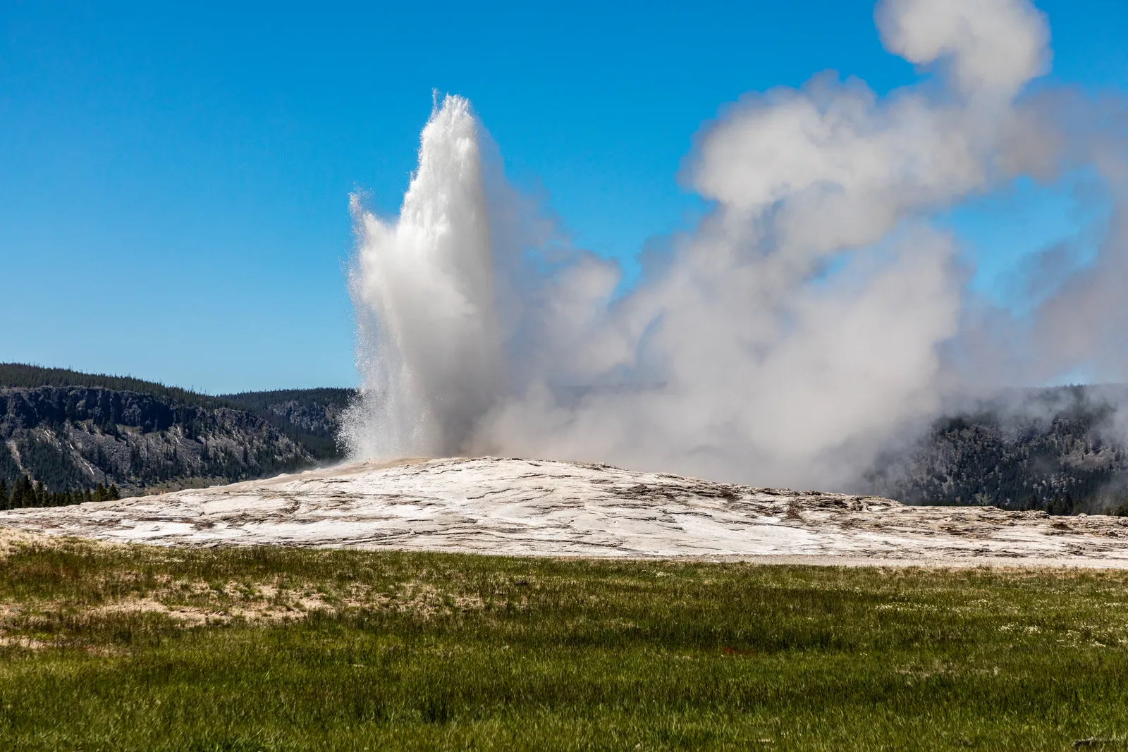 Yellowstone National Park - The Geothermal Wonder of Wyoming (By Dietmar Rabich, CC BY-SA 4.0)