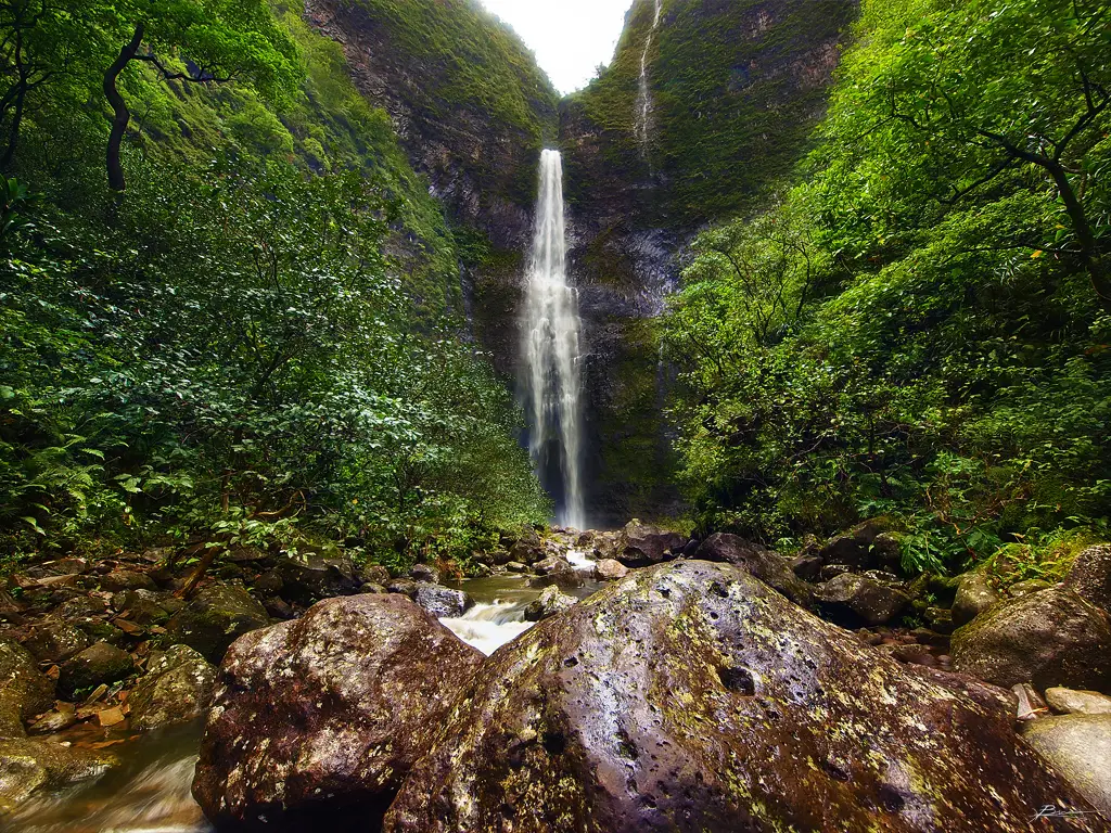 3. Hanakāpīʻai Falls: The Na Pali Reward at the End of a Hard Day (paul bica, Flickr, CC BY 2.0)