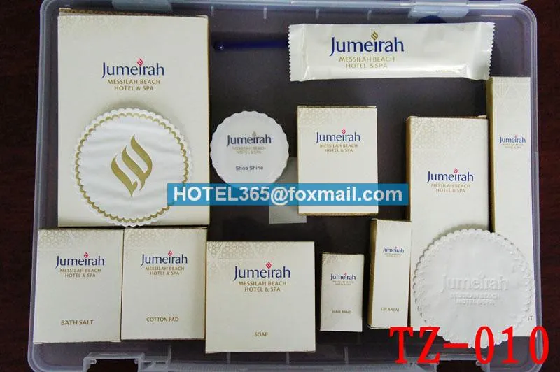 8. Grooming Kit with Cotton Pads and Swabs (HOTEL365, Flickr, CC BY 2.0)