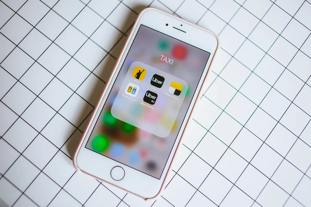 Use a Cab App as a Backup Signal (Image Credits: Pixabay)